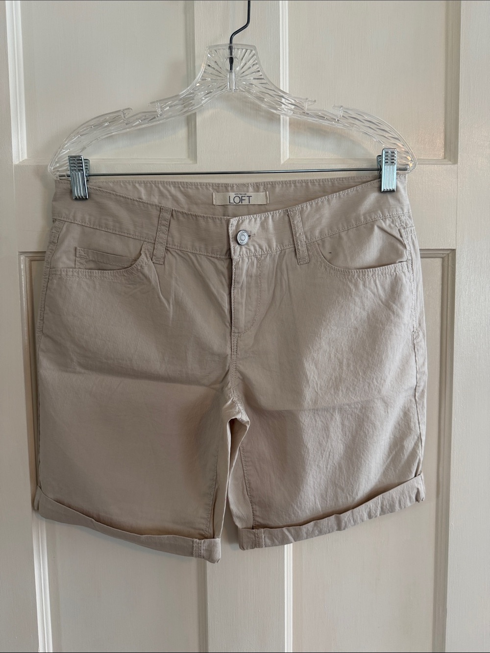 👟Loft lightweight khaki 5 pocket shorts. Size 4. NWT.
